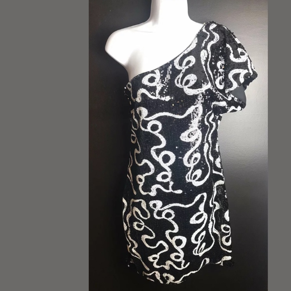 Chic One Shoulder Black and White Dress